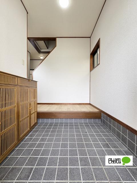 有田市宮原町滝川原一戸建 玄関