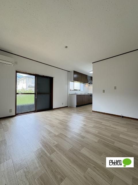 有田市宮原町滝川原一戸建 リビング