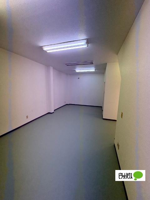 西高松　3階建（-） 室内