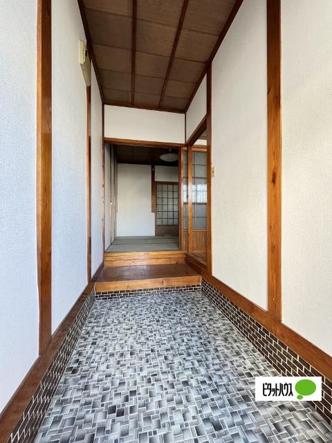 金屋荘（C） 玄関