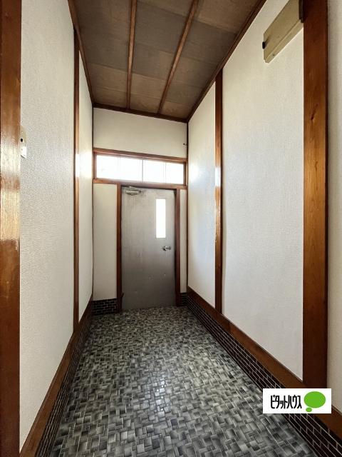 金屋荘（C） 玄関