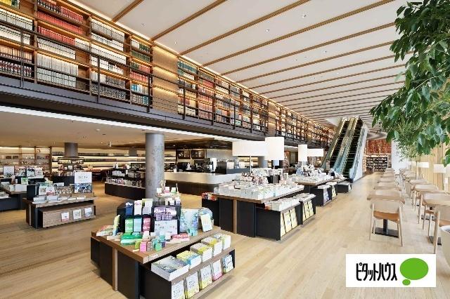 和歌山市民図書館：861m
