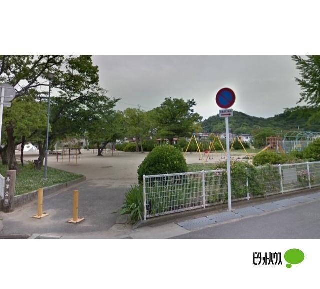 高津公園：833m