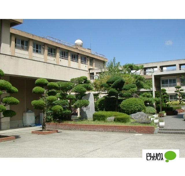 和歌山市立高積中学校：1042m