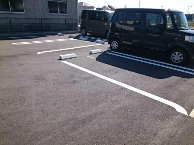 ケーズコート　Ｏ・Ｖ（303） 駐車場