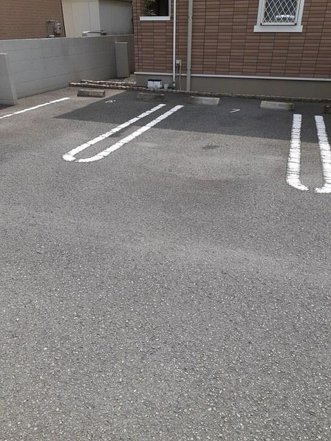 ディンプル　アリモト（102） 駐車場