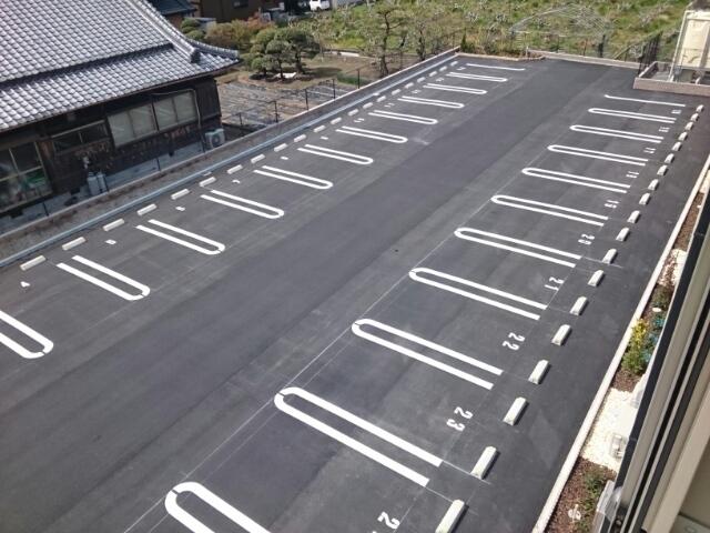 ベル・カーサ（303） 駐車場