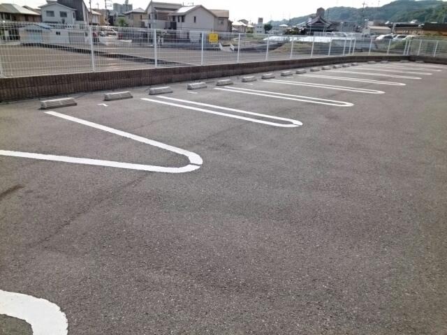 フライハイト（107） 駐車場