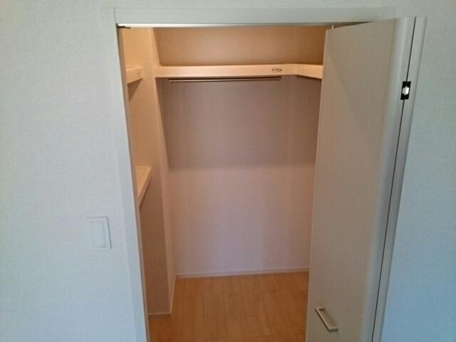 アジュール岩出（105） 収納