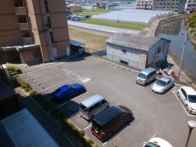 グランド・メール（102） 駐車場