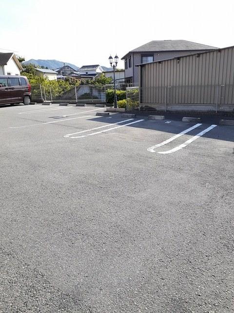 ベルサニーガーデン（106） 駐車場