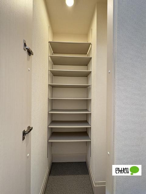 クレール出島（102） 収納