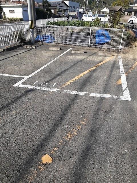 ヴェルダ・クーボ（101） 駐車場