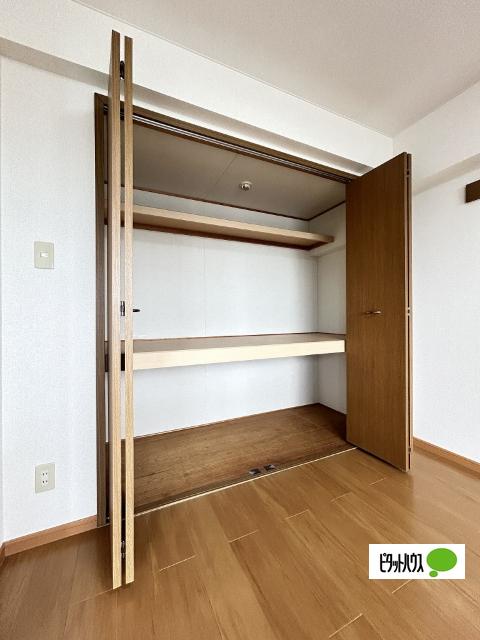 アズゥ−ル（403） 収納