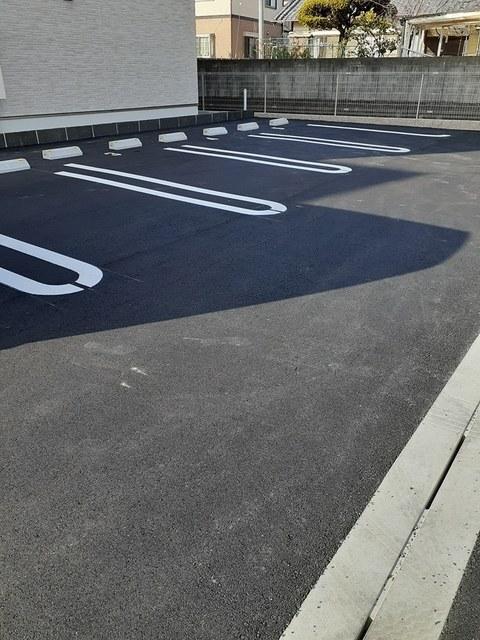 メゾンユタカ（203） 駐車場