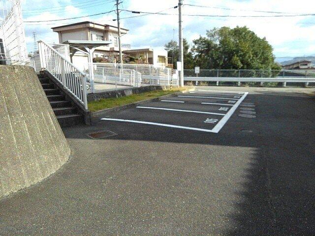 ピークガーデン（101） 駐車場