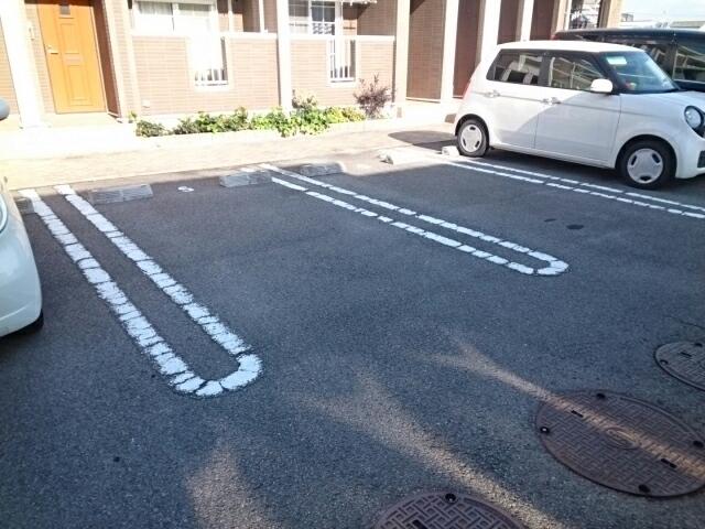 オータム　ムーン（202） 駐車場