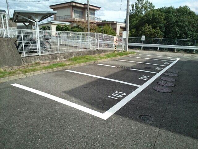 ピークガーデン（105） 駐車場