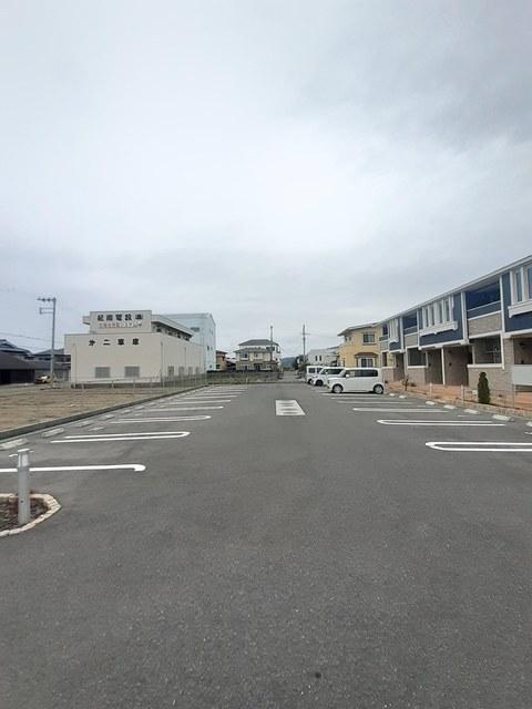 リ・トレゾール（203） 駐車場