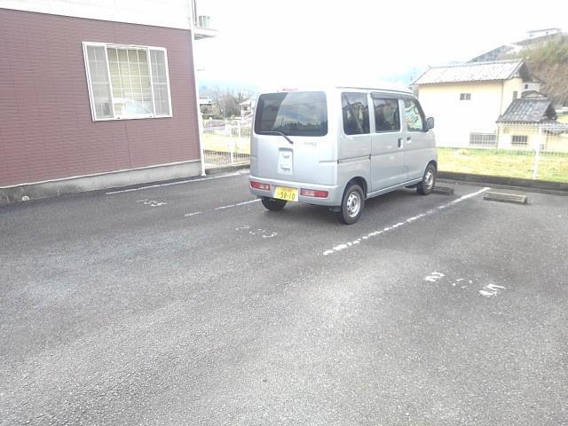 サン・ガ−デン（203） 駐車場