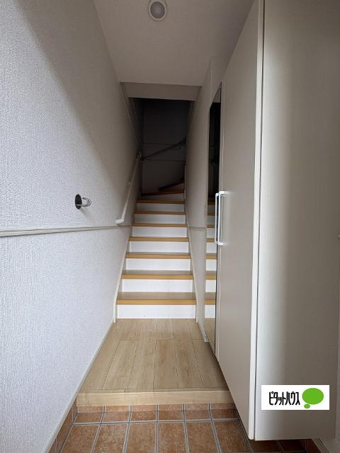 ラヴィーン（ＲＡＶＩＮＥ）Ⅰ（203） 玄関