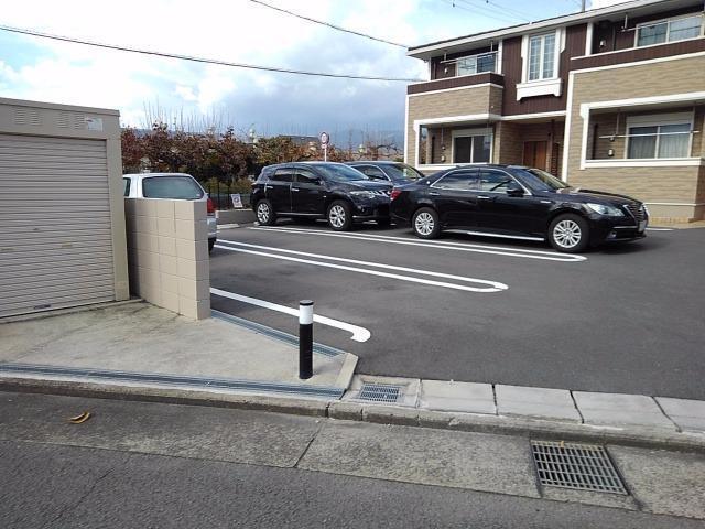 アクエリアス（101） 駐車場