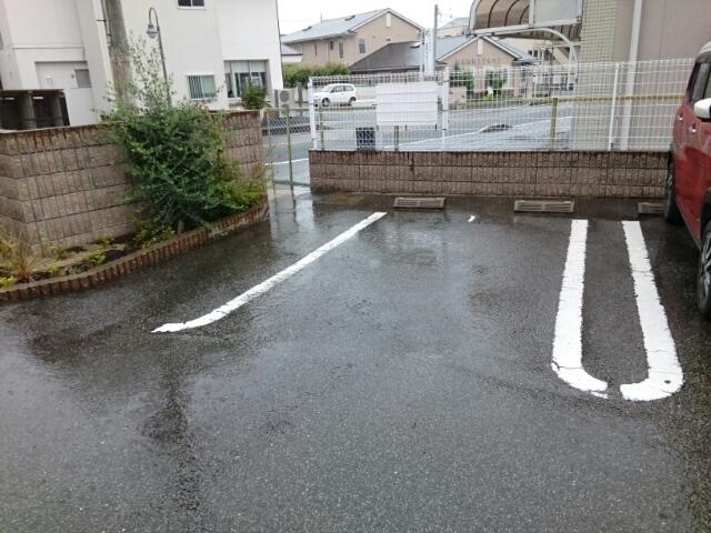 フライハイト（302） 駐車場