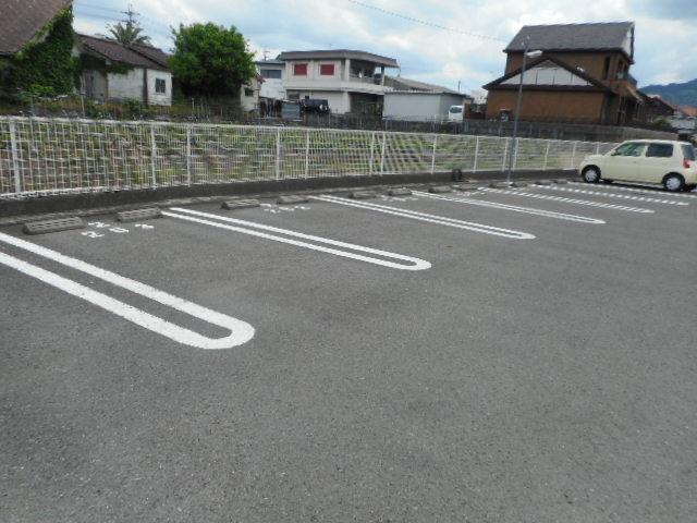 ソレア−ドフジサキⅡ（102） 駐車場
