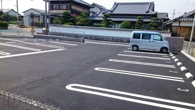 ヴェリテ・ヴィラージュ（205） 駐車場