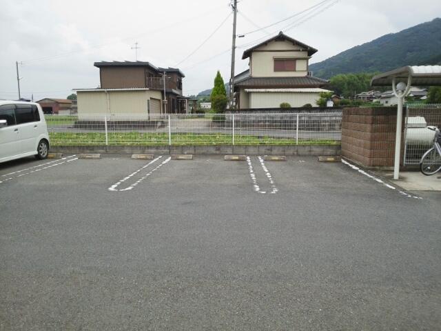 メゾン　デ　ソレイユⅡ（201） 駐車場