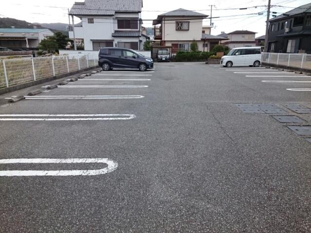 ブリッサ日高Ⅱ（203） 駐車場