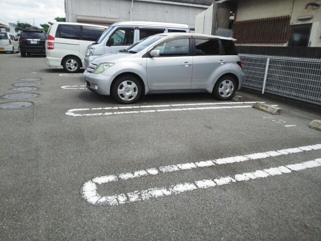 メゾン・ソレイユ（202） 駐車場