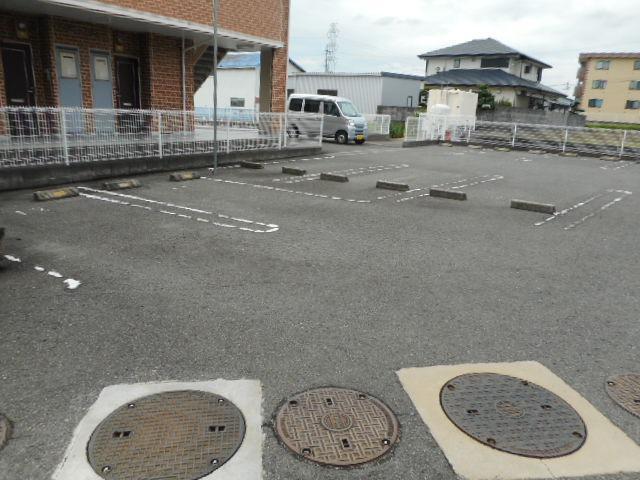 ヴィーダフェリスⅤ（102） 駐車場