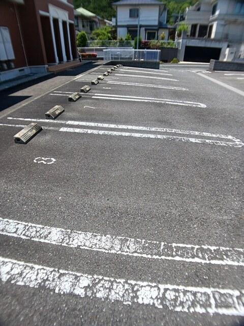 カノンⅡ（103） 駐車場