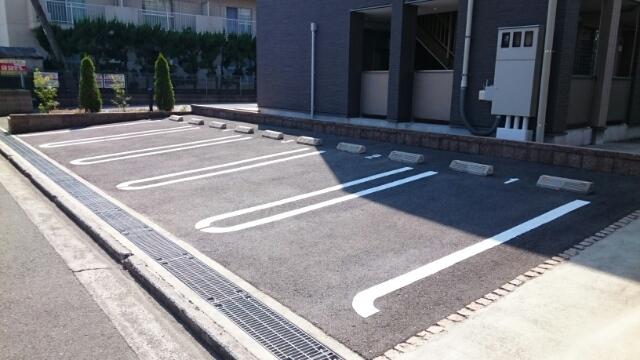 リヴェール栄谷（101） 駐車場