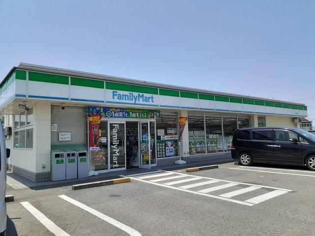 ファミリーマート曽屋店様：800m