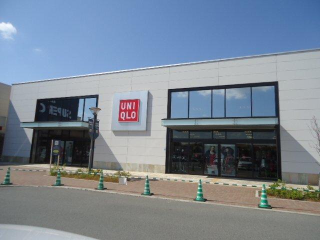 ユニクロ紀伊川辺店：2808m
