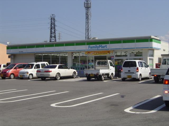 ファミリーマート：380m
