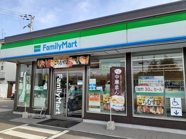 ファミリーマート湊一丁目店様：300m