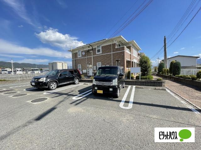 ミッテ・ドルフ西国分Ⅱ（101） 駐車場