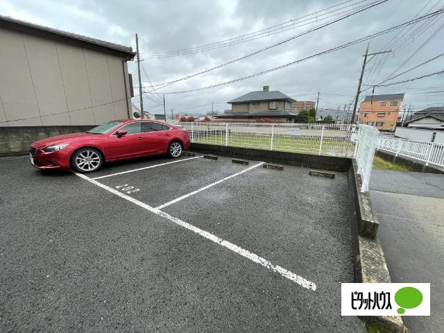 ヴェルダ・クーボ（101） 駐車場