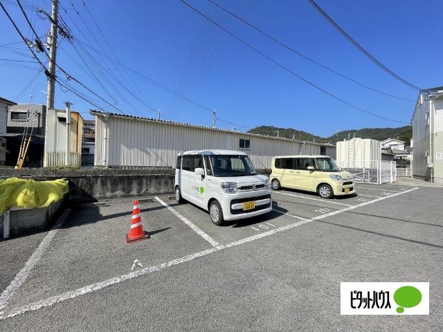 サンリバー２１（201） 駐車場