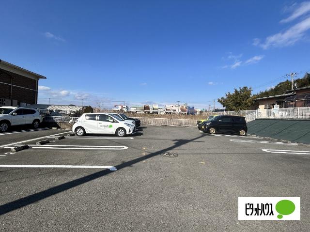 シャルマン（102） 駐車場