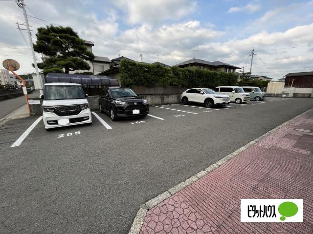 ビーハイブ（201） 駐車場