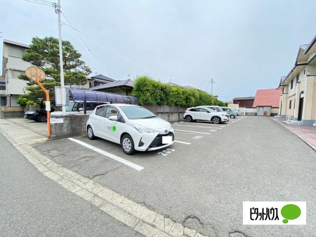 ビーハイブ（201） 駐車場