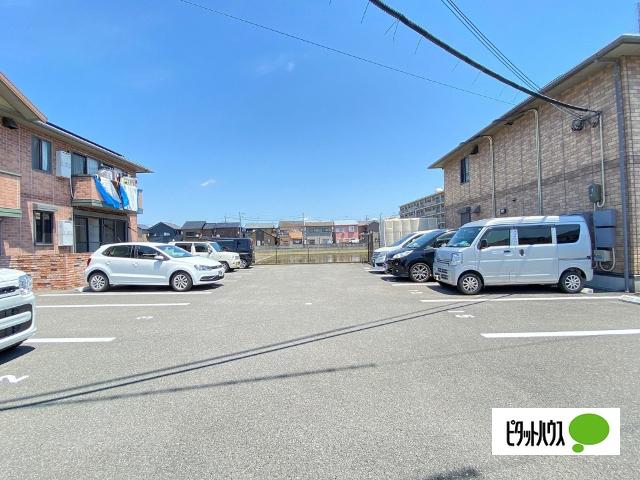 Cozy Court　Ａ棟（A103） 駐車場