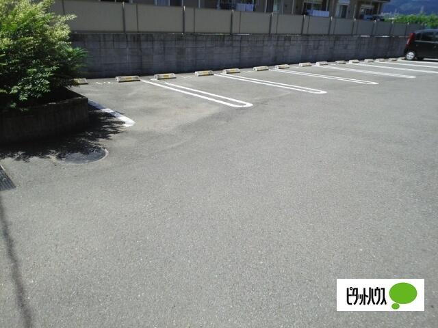 コモド　ヴィラ　Ⅰ（103） 駐車場