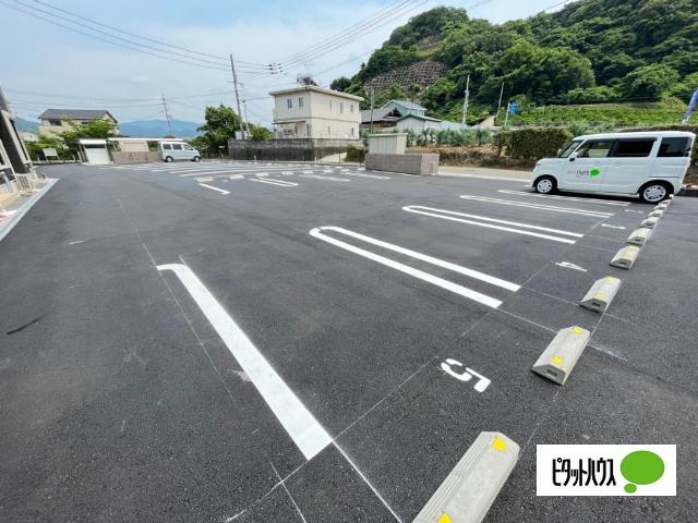グロリアフェリチータⅡ（202） 駐車場