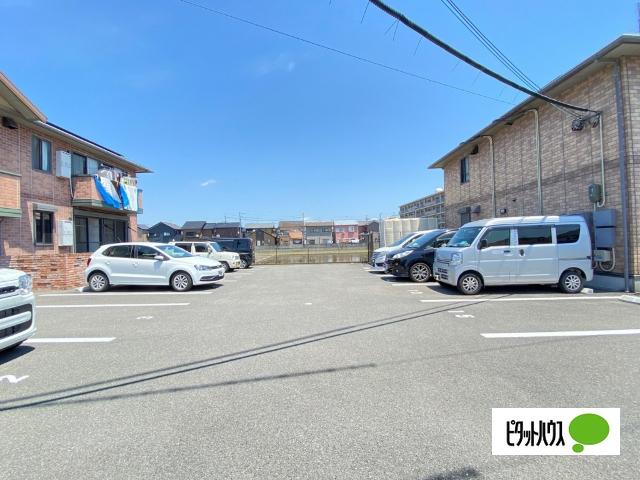 Cozy Court　Ａ棟（A102） 駐車場