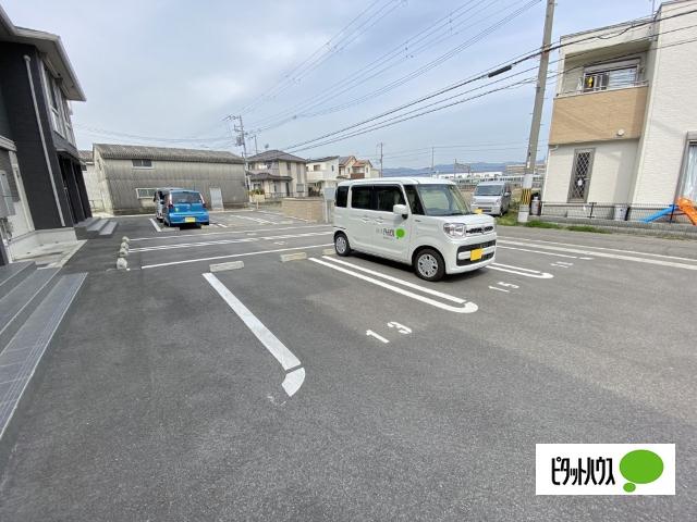レセンテシャトー（105） 駐車場